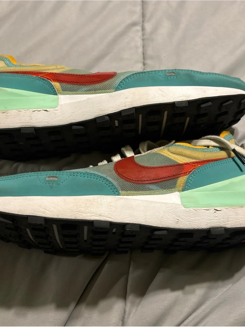 Nike Men's Light Blue & Red Retro Runner Sneakers